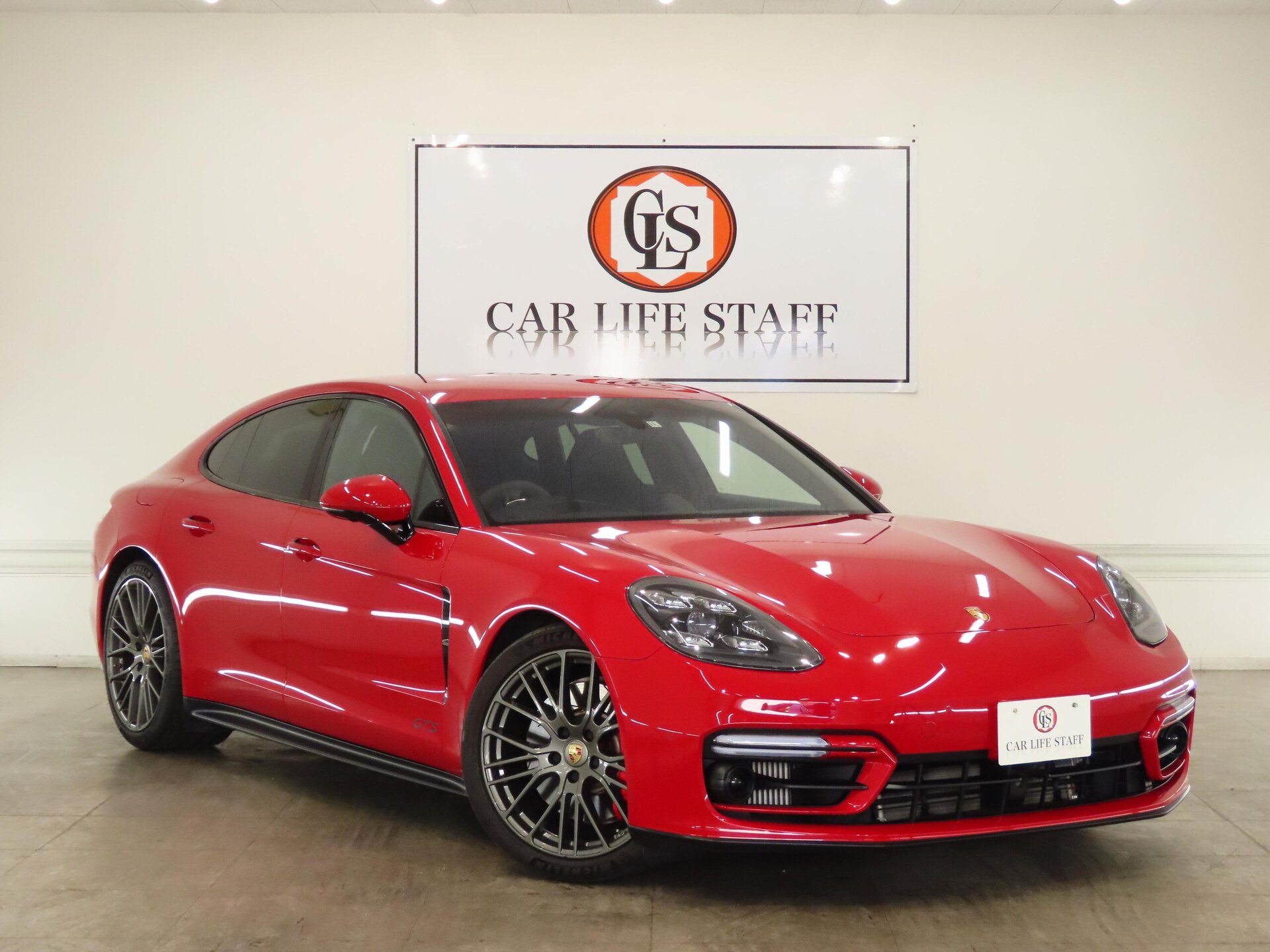 PORSCHE PANAMERA - View 1