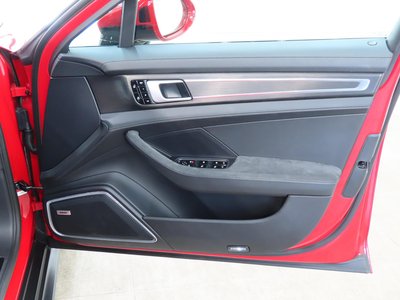 PORSCHE PANAMERA - 8