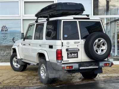 TOYOTA LAND CRUISER 70 - 6