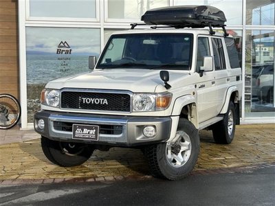 TOYOTA LAND CRUISER 70 - 1