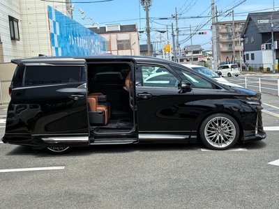 2024 Toyota VELLFIRE — фото 3