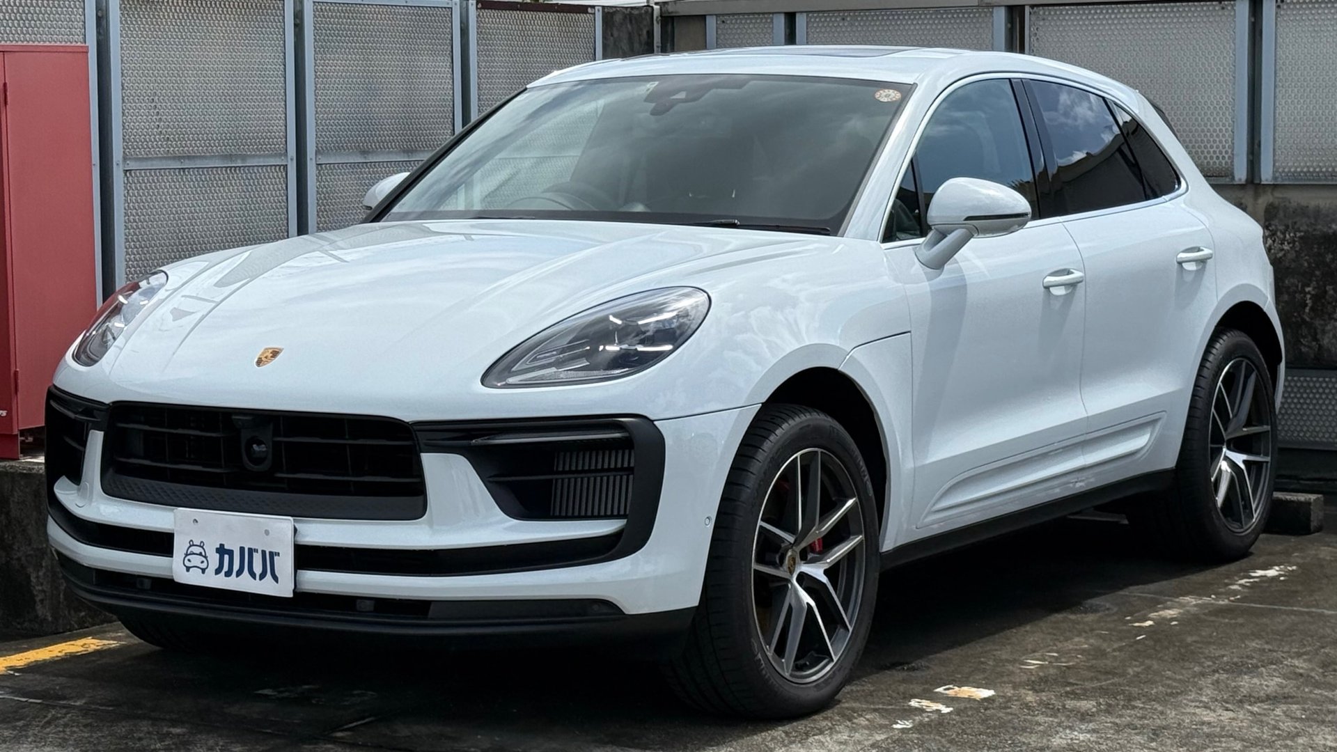 PORSCHE MACAN S - View 1