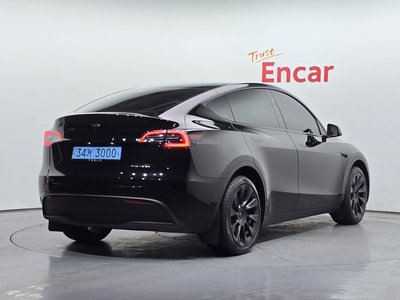TESLA MODEL Y - 4