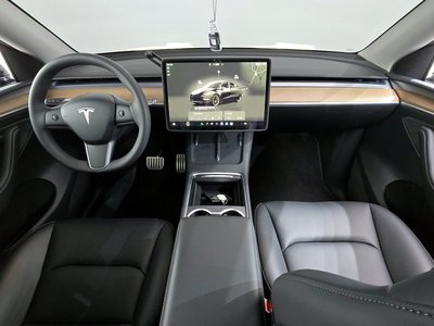 TESLA MODEL Y - 5