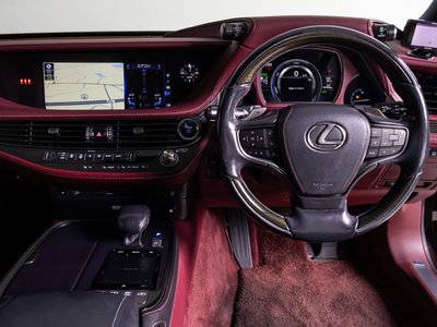 صورة 10 لـ 2018 Lexus LS