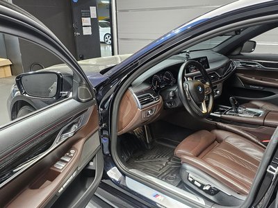 صورة 10 لـ 2017 BMW 7 SERIES