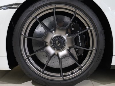 2025 Porsche 911 — миниатюра 17