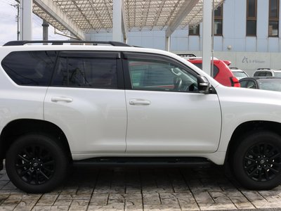 TOYOTA LAND CRUISER PRADO - 9