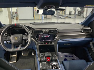 صورة 5 لـ 2023 Lamborghini URUS