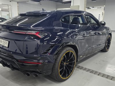 صورة 3 لـ 2023 Lamborghini URUS