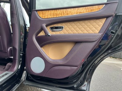صورة مصغرة 32 لـ 2017 Bentley BENTAYGA