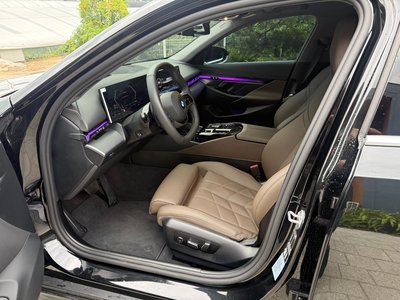 2025 BMW 5 SERIES 缩略图 11
