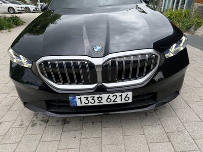 2025 BMW 5 SERIES 照片 2