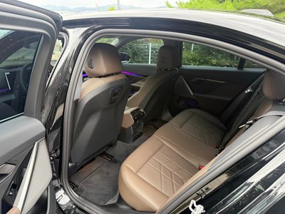 2025 BMW 5 SERIES 缩略图 12