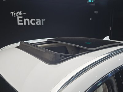 2021 Genesis GV70 — миниатюра 19