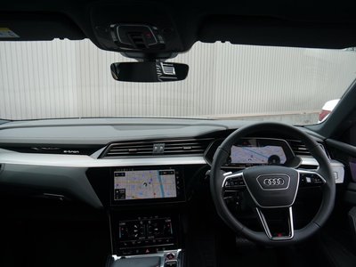 AUDI E-TRON S - 10