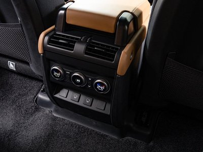 LAND ROVER DEFENDER - 10