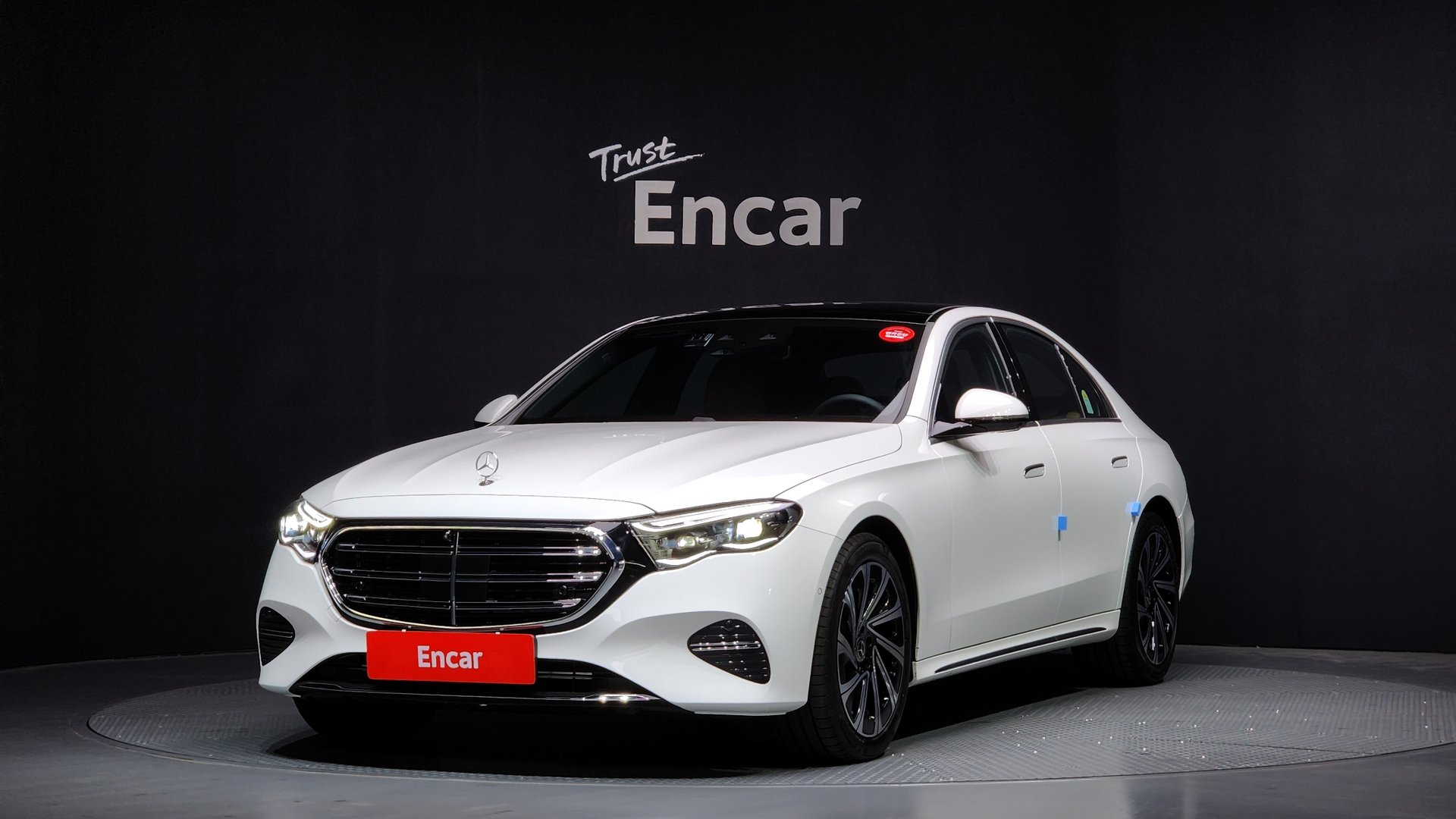 MERCEDES-BENZ E-CLASS - View 1