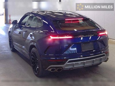 LAMBORGHINI URUS - 2