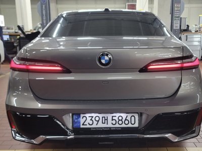 2023 BMW 7 SERIES photo 3