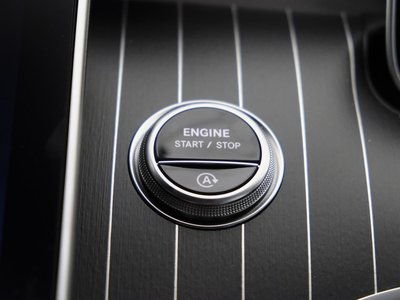 2025 MERCEDES-BENZ C-CLASS — миниатюра 13
