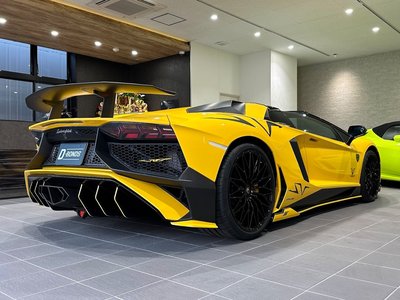 LAMBORGHINI AVENTADOR ROADSTER - 2