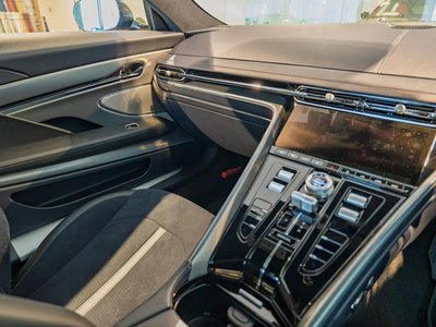 2026 Aston Martin DB12 缩略图 26