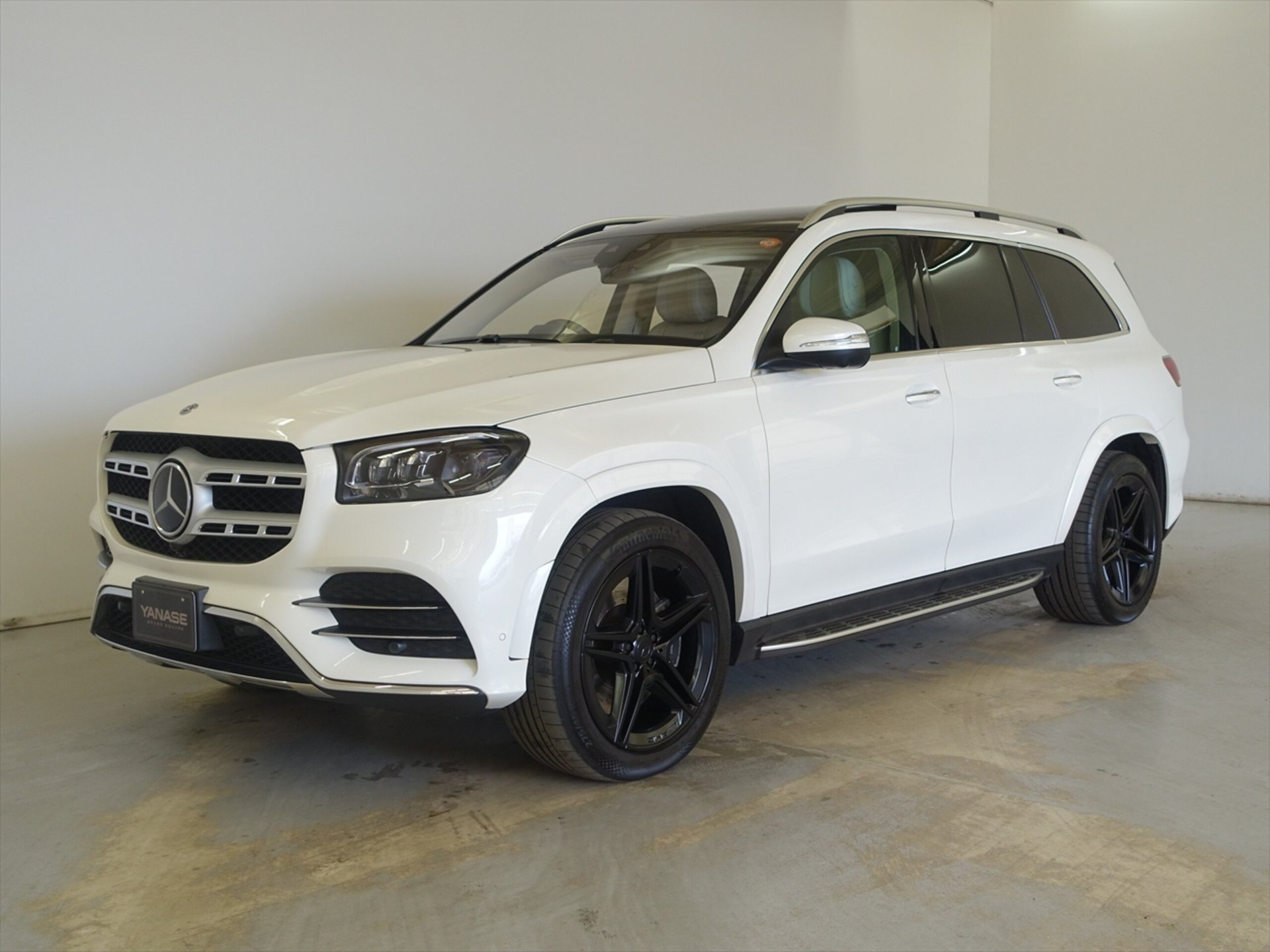 MERCEDES-BENZ GLS - View 1