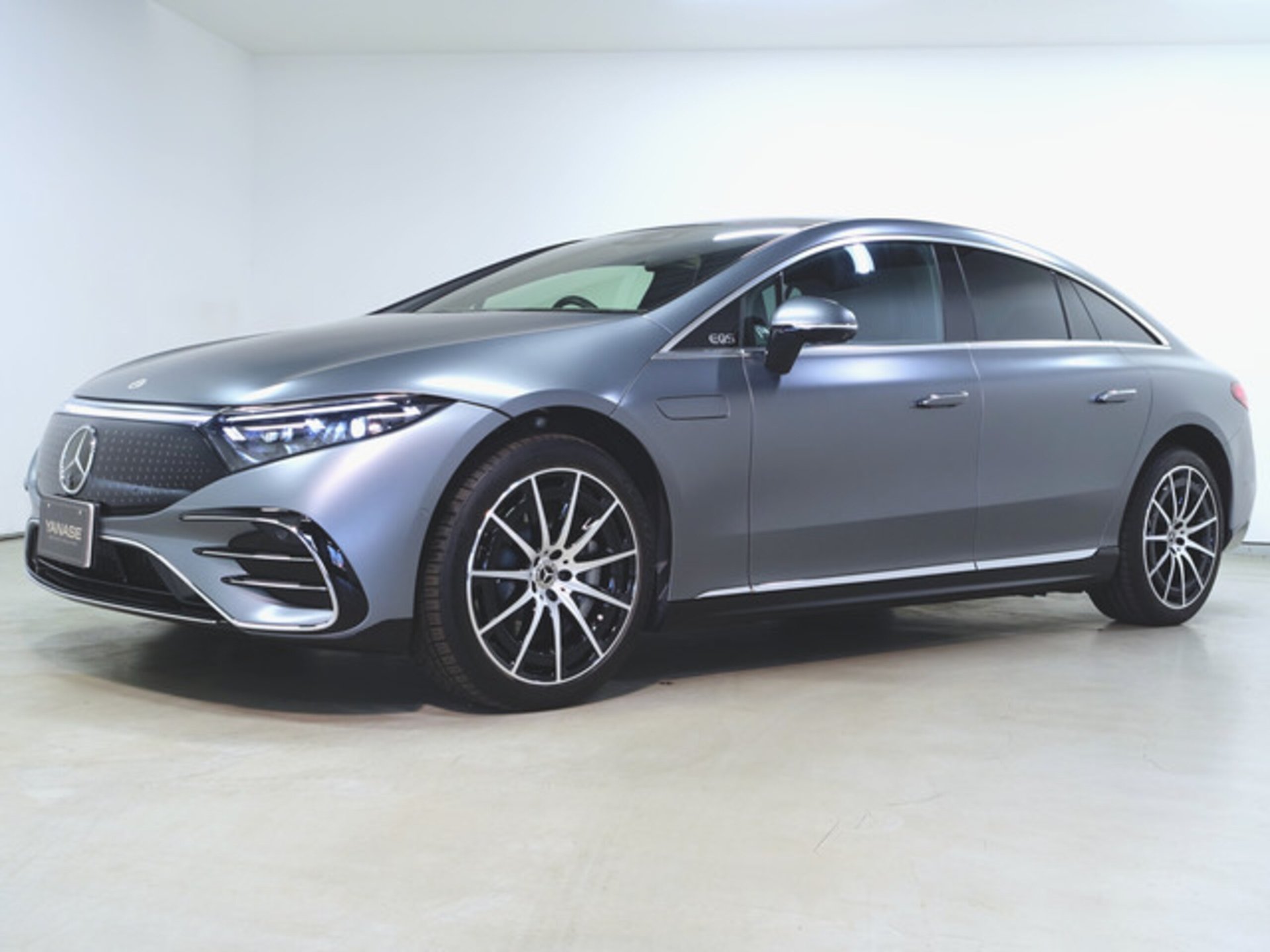 MERCEDES-BENZ EQS - View 1