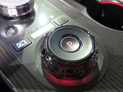 2025 Genesis GV80 photo 9