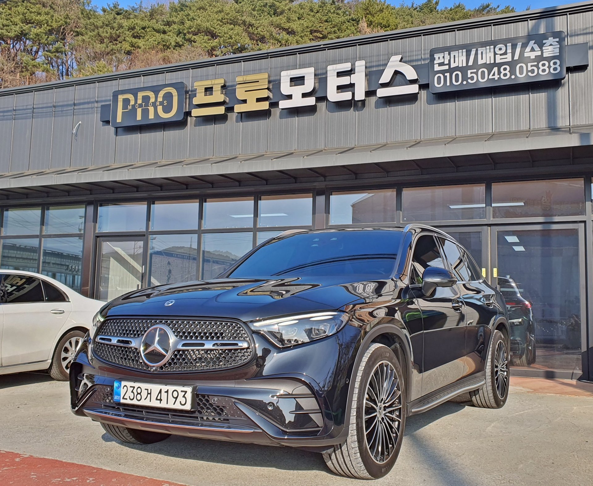 MERCEDES-BENZ GLC - View 1