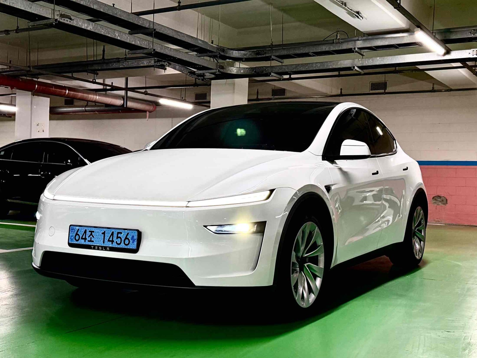 TESLA MODEL Y - View 1