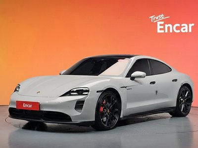 PORSCHE TAYCAN - 1