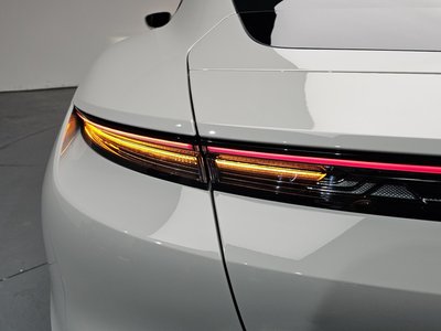 PORSCHE TAYCAN - 10