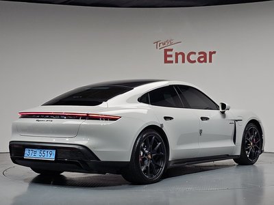 PORSCHE TAYCAN - 2