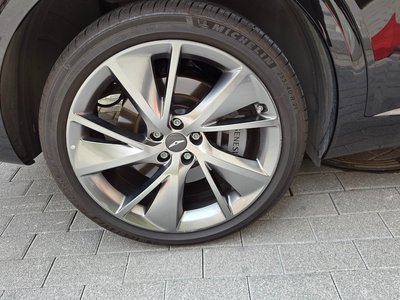 صورة 8 لـ 2023 Genesis GV70