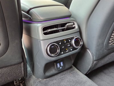 صورة 10 لـ 2023 Genesis GV70