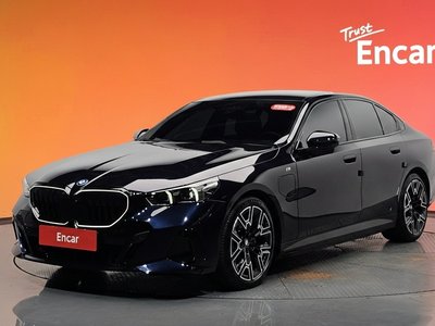 BMW 5 SERIES - 1