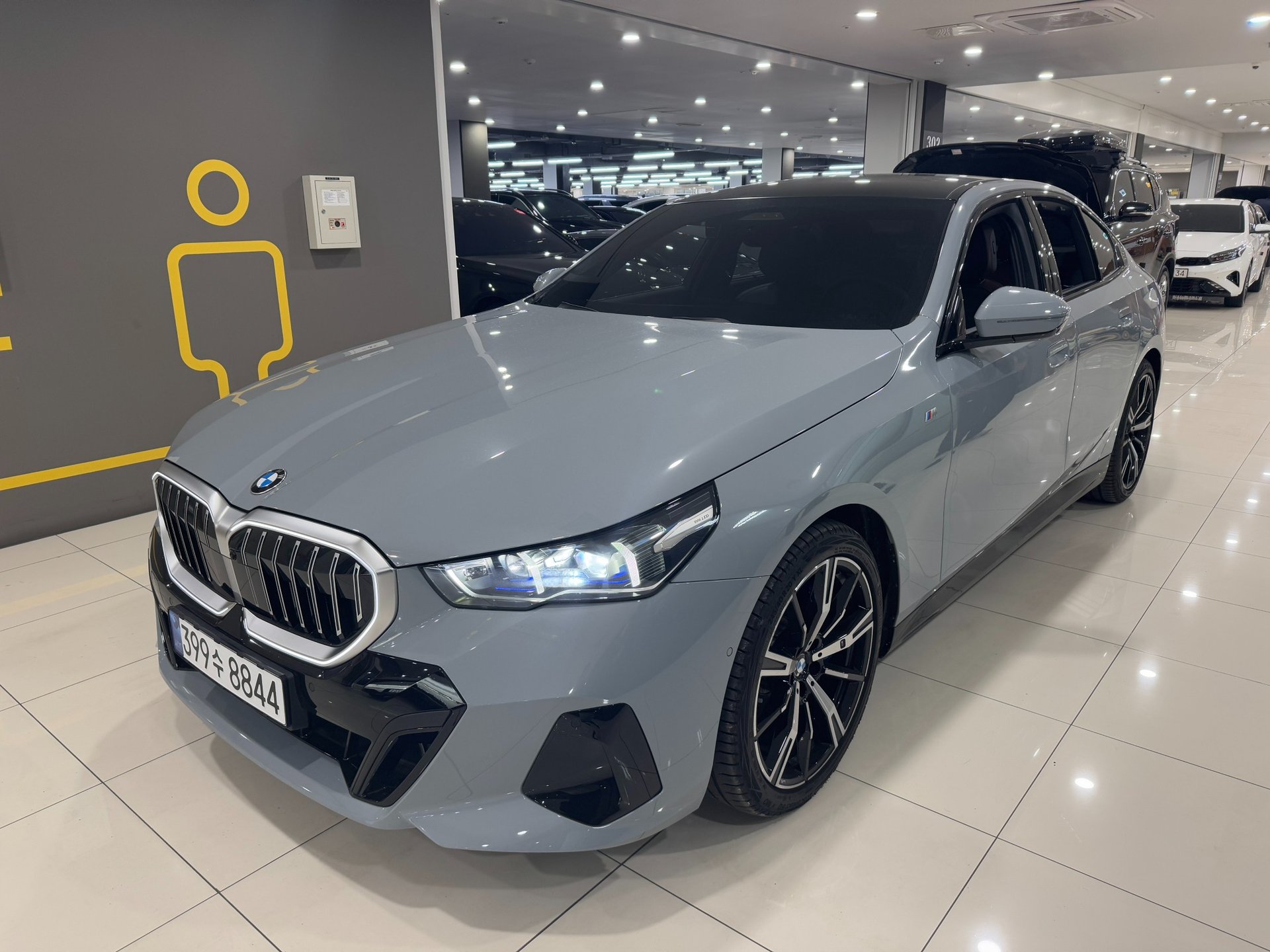 BMW 5 SERIES - View 1