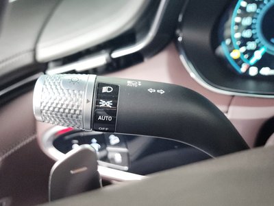 2021 Genesis GV70 — миниатюра 33