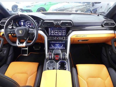 LAMBORGHINI URUS - 3