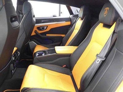 LAMBORGHINI URUS - 9
