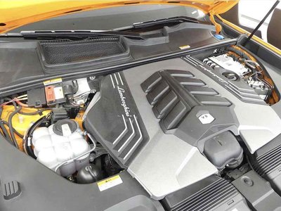 LAMBORGHINI URUS - 6