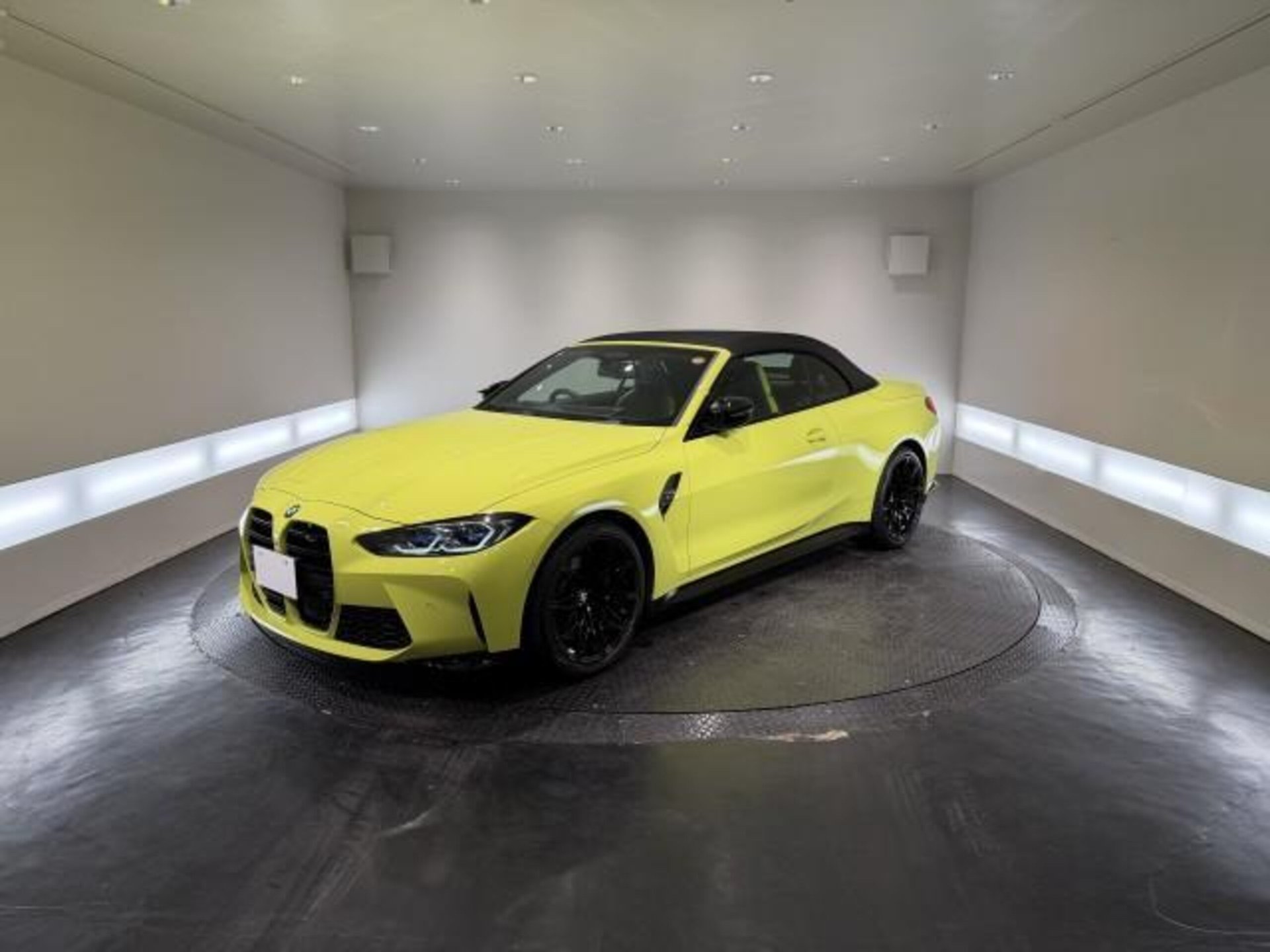 BMW M4 CABRIOLET - View 1