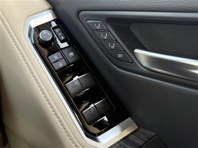 TOYOTA LAND CRUISER 300 - 8