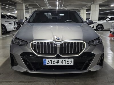 2026 BMW 5 SERIES — фото 2