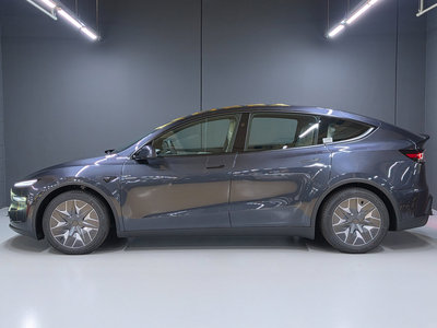 TESLA MODEL Y - 5