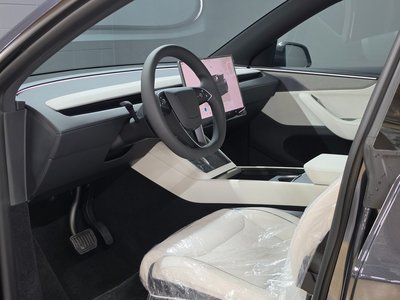 TESLA MODEL Y - 9