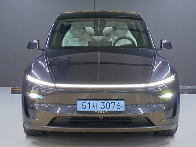 TESLA MODEL Y - 3