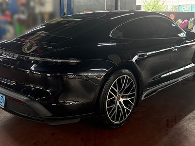 2023 Porsche TAYCAN photo 3
